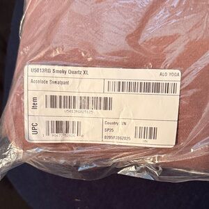 ALO Yoga Accolade Sweatpant in Smoky Quartz Pink